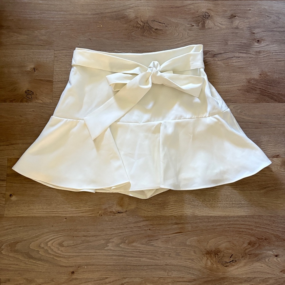 Elegant White Skort with Bow Detail